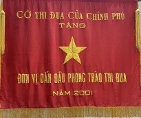 Nhận Cờ thi đua của Chính Phủ